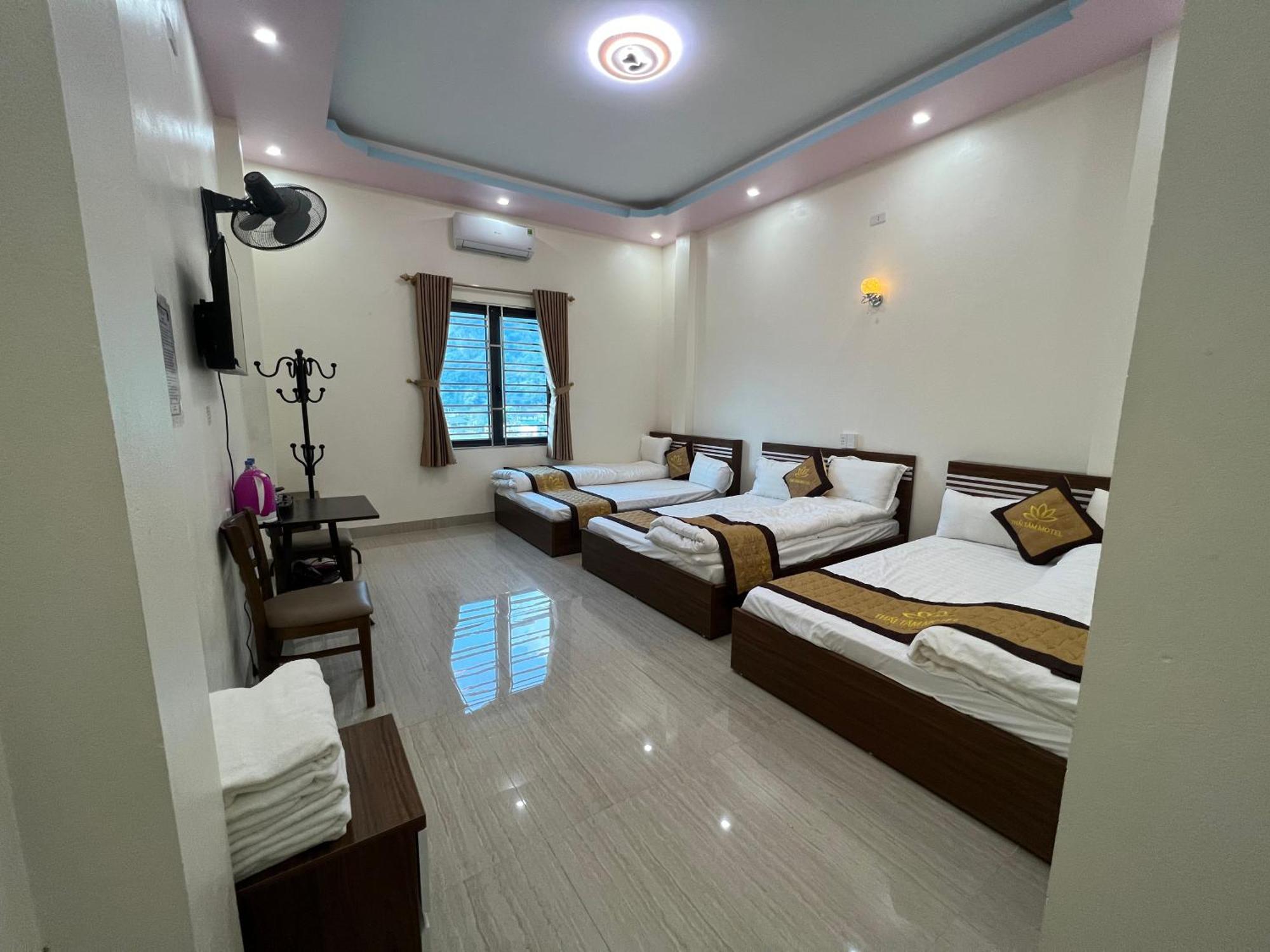Nhà Nghỉ Thái Tâm Dong Van  Exterior foto